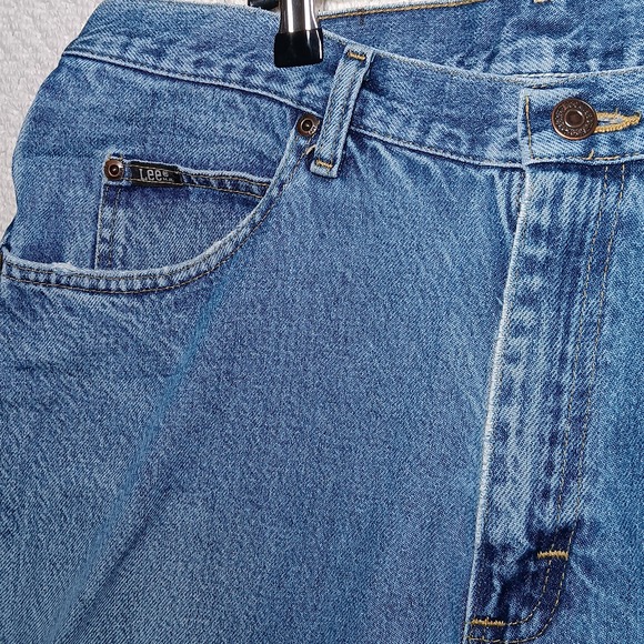 Lee M.R. Jeans Mens 34x30 Light Blue Distressed‎ Denim Straight Leg Classic Fit - Picture 1 of 8